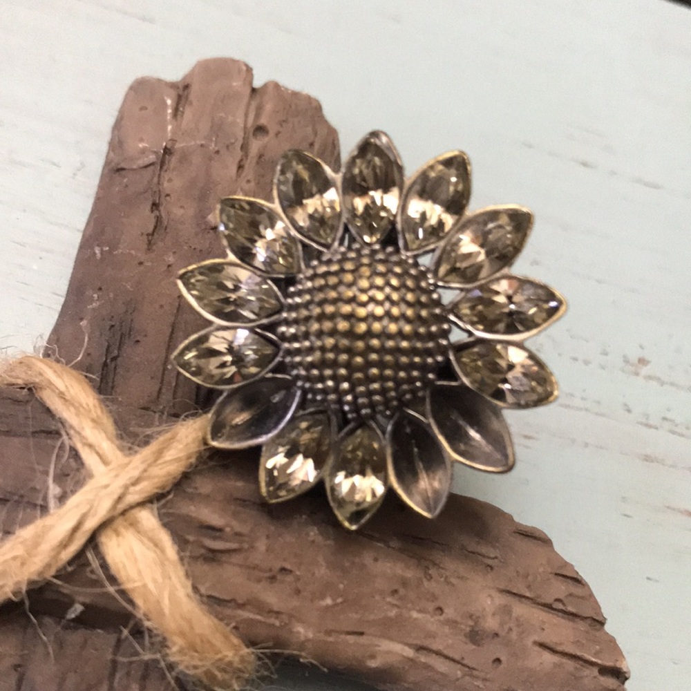 Fossil Sunflower Ring 7.5 Rhinestones Chunky Fun